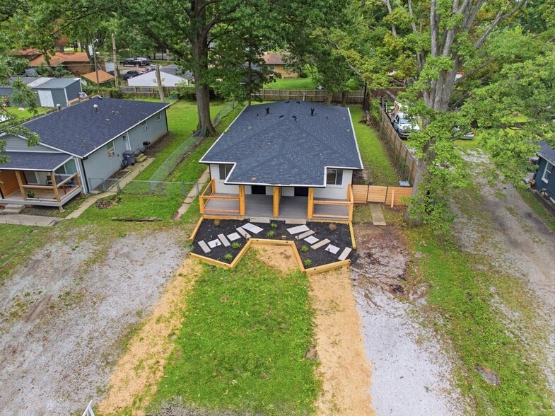 Building Photo - 3660 N Sadlier Dr