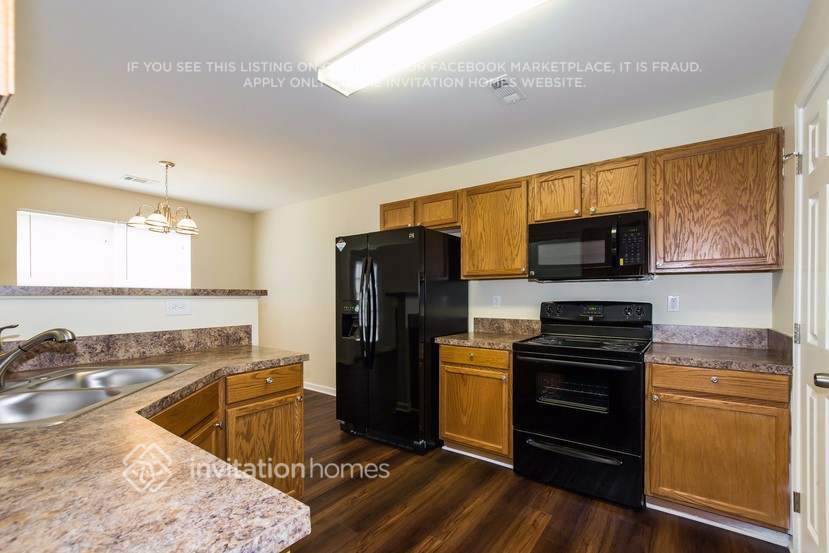 Building Photo - 216 Nellie Yale Pl