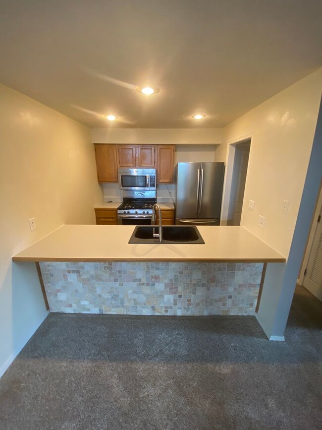 Building Photo - Bloomington 2 Bedroom / 2 Bath Condo - CLO...