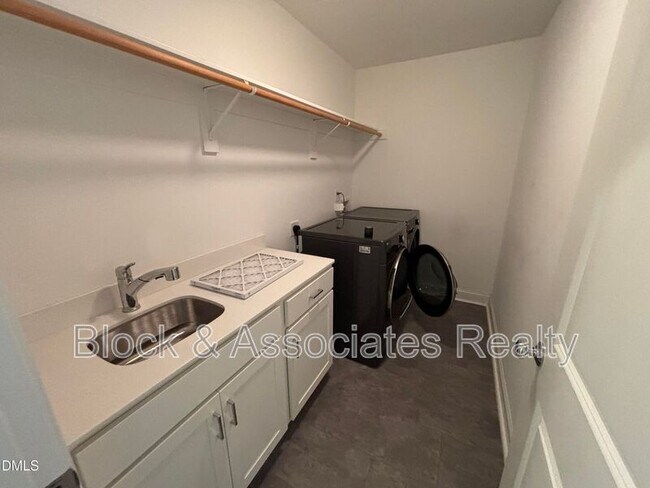 Building Photo - 5710 Parker Pnes Ct