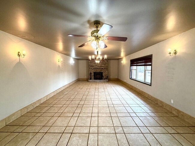 Building Photo - 2811 Thrush Dr