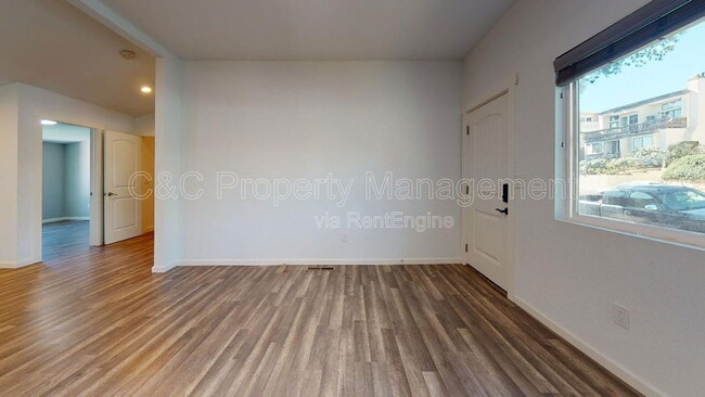 Building Photo - 419 Watson St