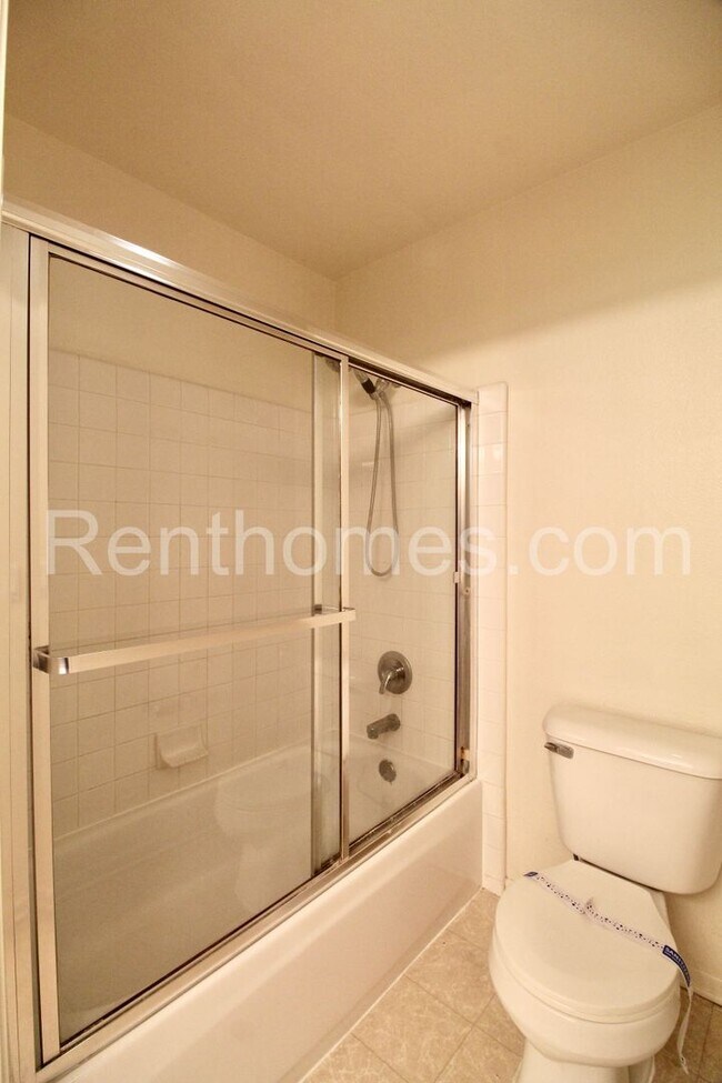 Building Photo - 10722 Sabre Hill Dr