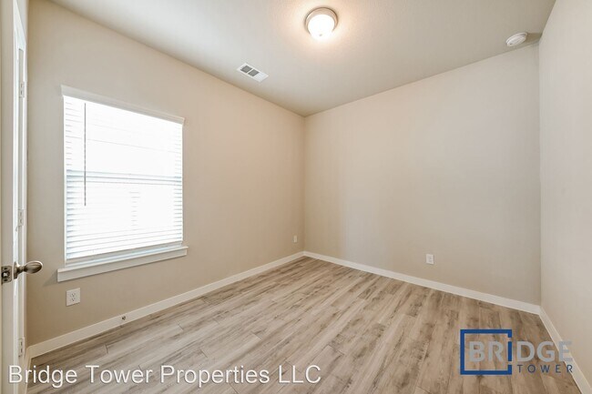 Building Photo - 4 br, 2.5 bath House - 4072 Dayton Drive