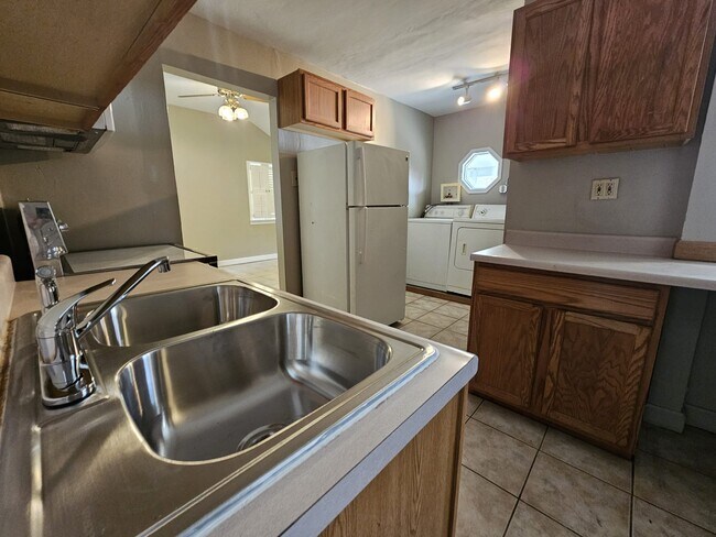 Building Photo - 43 St Celeste Dr