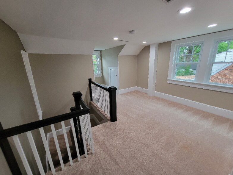 Building Photo - 1108 College Ave