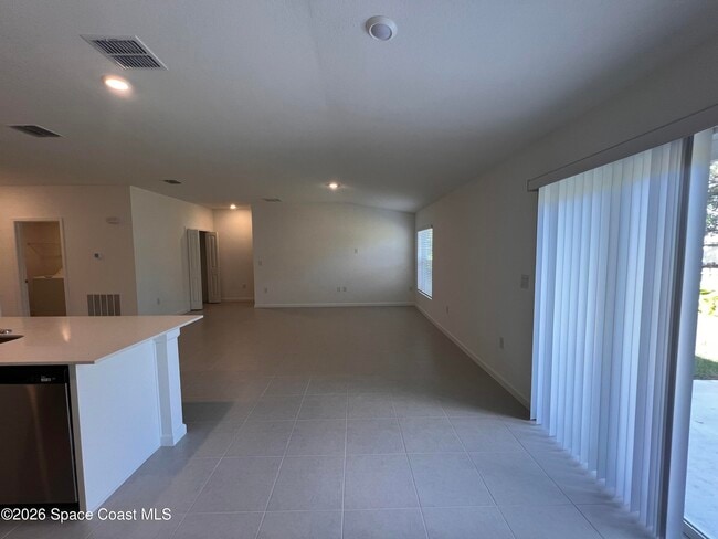 Building Photo - 1541 Newport St SE