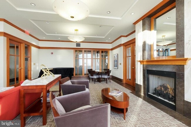 Building Photo - 400 S Broad St