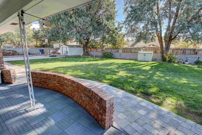 Building Photo - Beautiful Estate in the Heart of the NE Heights