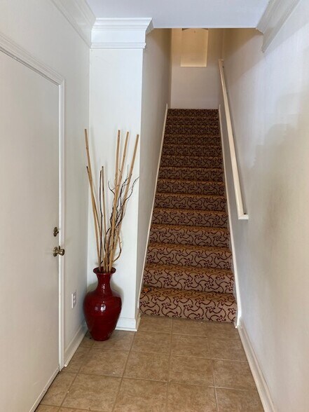 Entry - 4 Indigo Run Dr
