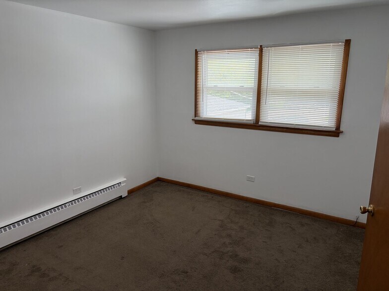 Building Photo - 18518 Wildwood Ave