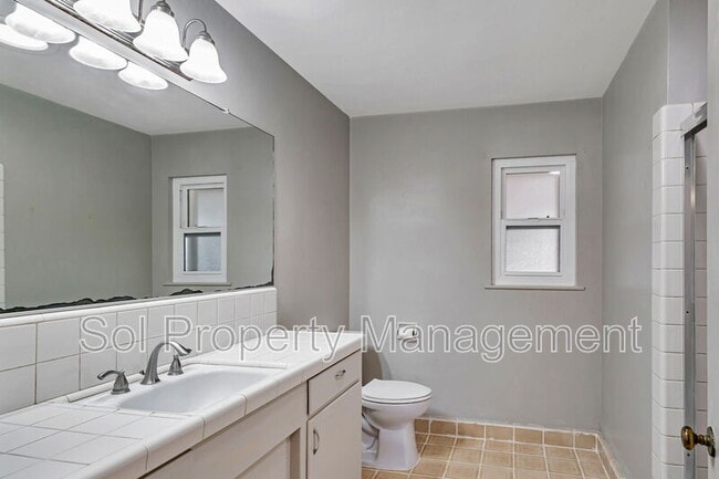 Building Photo - 1401 Laurent St