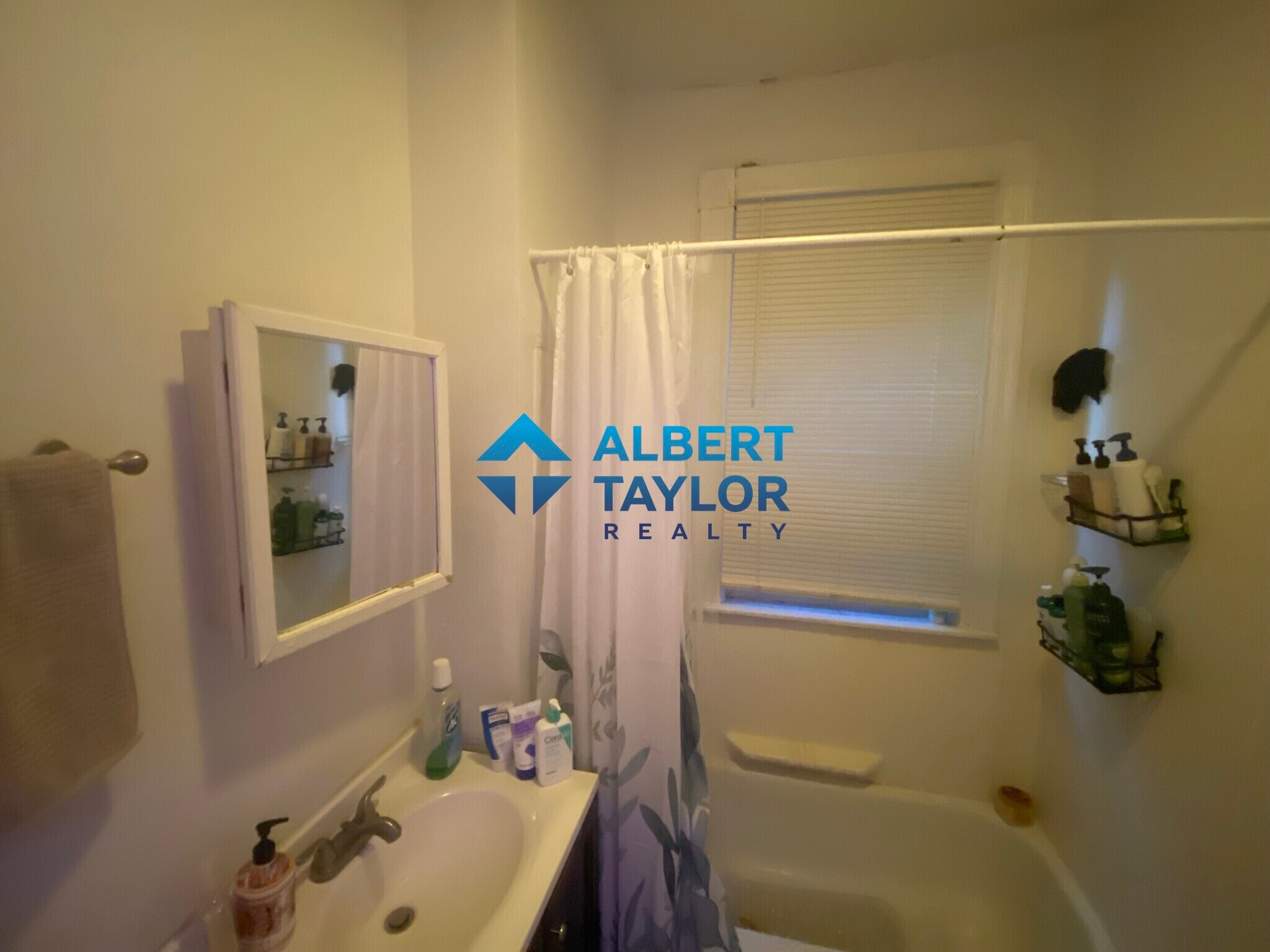 Building Photo - 36 Cherokee St