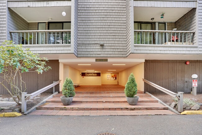 Building Photo - Sixty-01