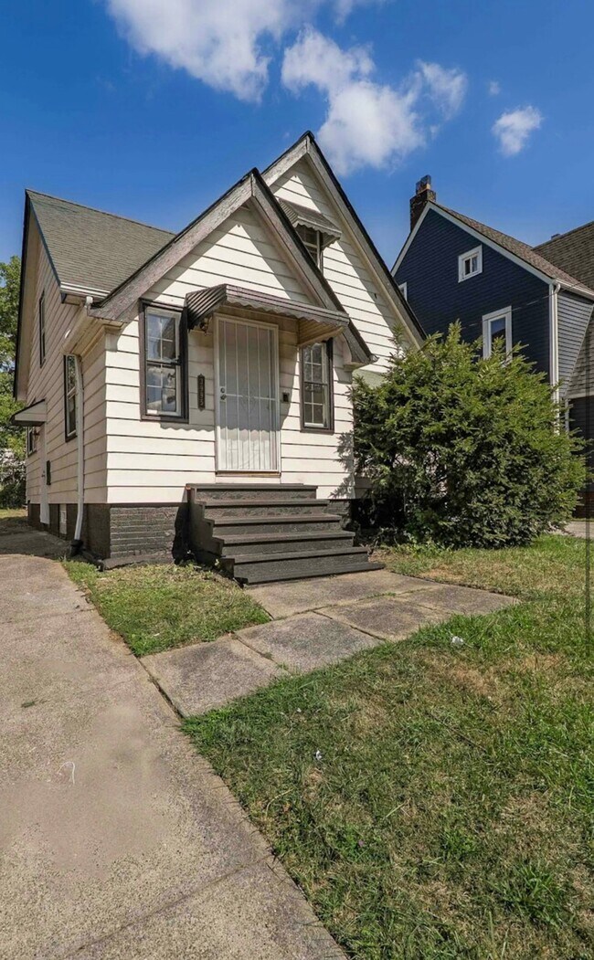 Building Photo - 3995 E 154th St