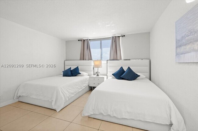 Building Photo - 4001 S Ocean Dr