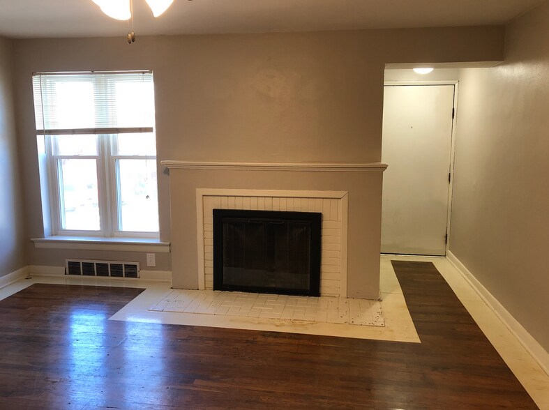 Building Photo - 7558 Woodland Ave Unit B