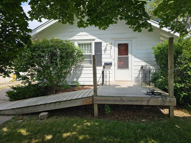 Primary Photo - SE 2 bedroom 1 bath off Mt Vernon rd