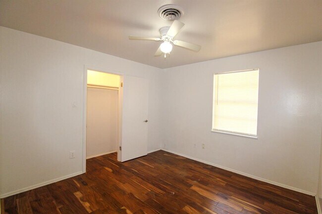 Building Photo - 1304 Woodlawn St