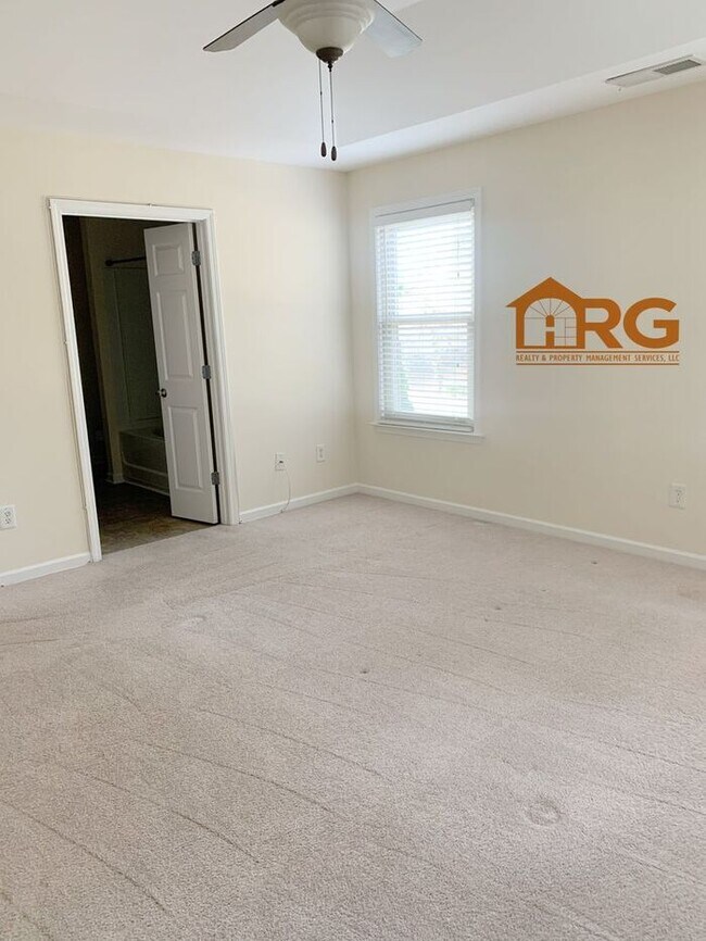 Building Photo - 2b / 2.5b in Smyrna WATER INCLUDED