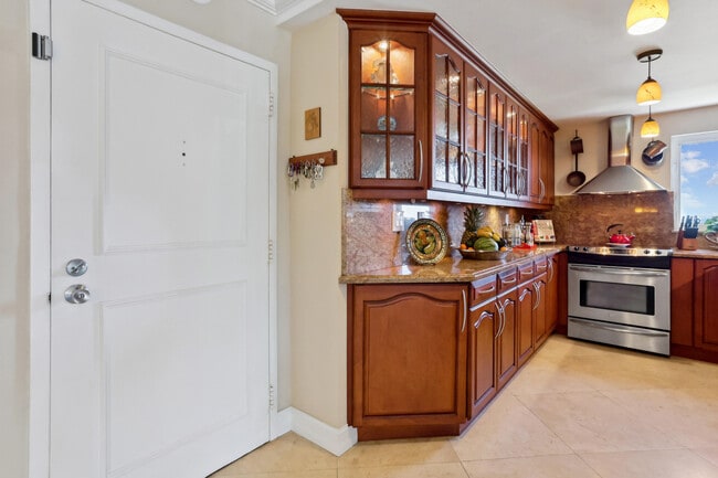 Building Photo - 3301 S Ocean Blvd