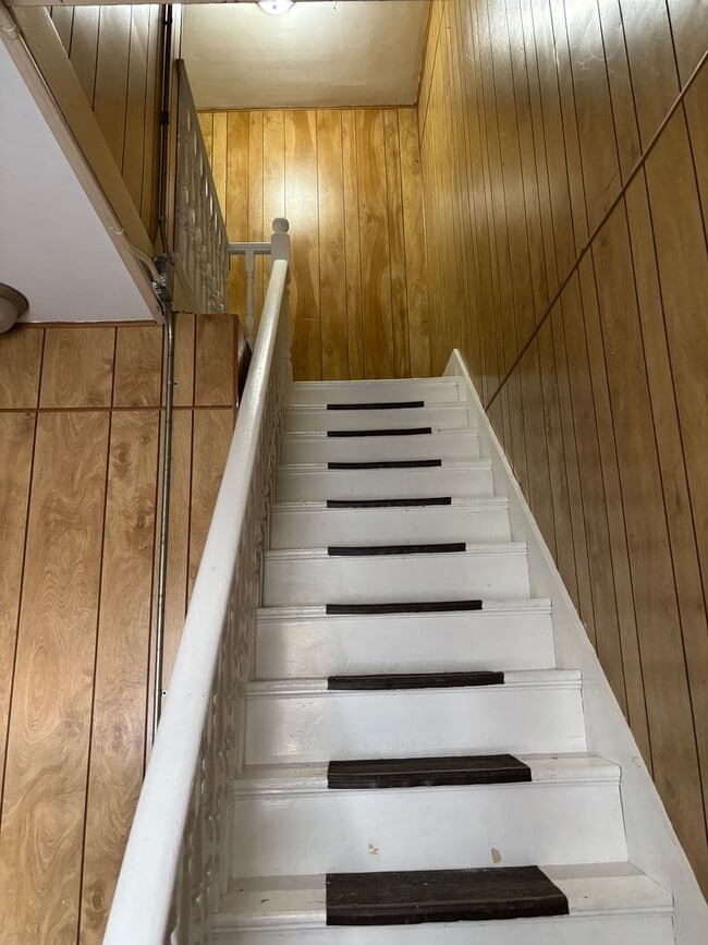 Building Photo - Lopus Lake, LLC-217 Pine Str