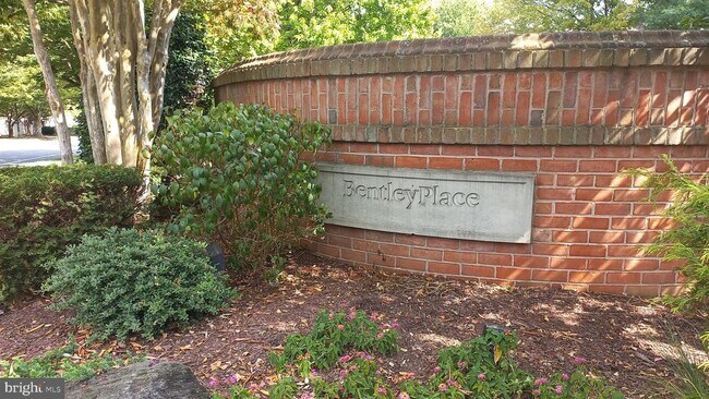 Building Photo - 5909 Barbados Pl