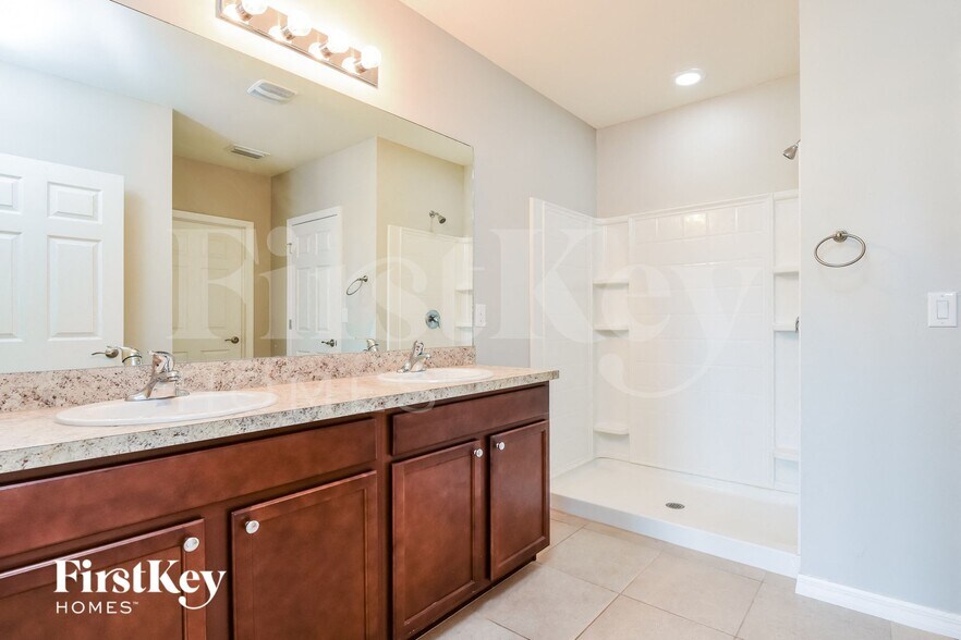 Building Photo - 1028 NW 7th Pl