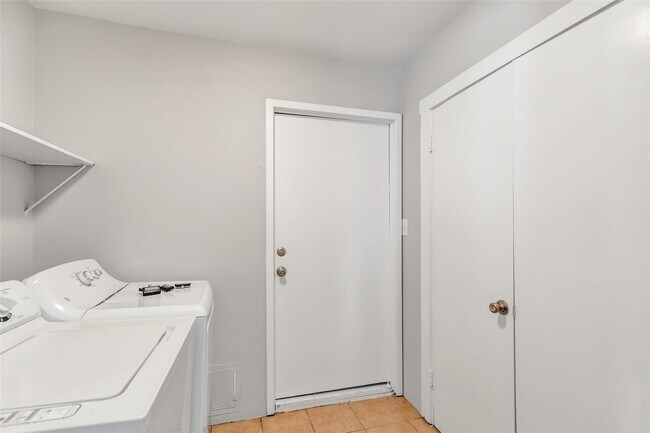 Building Photo - 8706 Ferris Dr