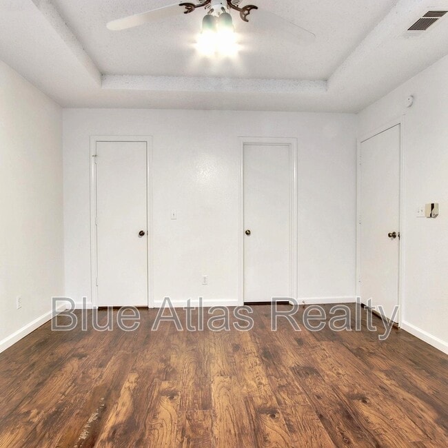 Building Photo - 916 Hilltop Dr