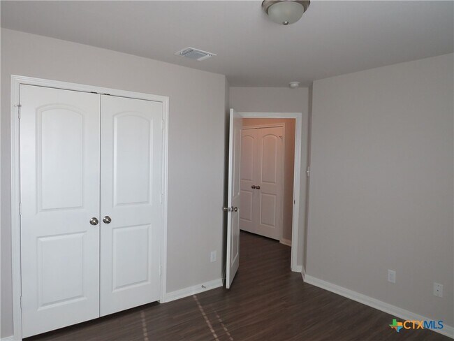 Building Photo - 6308 Golden Gate Dr