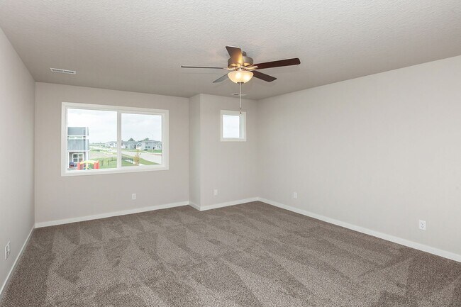 Building Photo - Prime Living: A Spacious Haven with Fenced Backyard in Ankeny