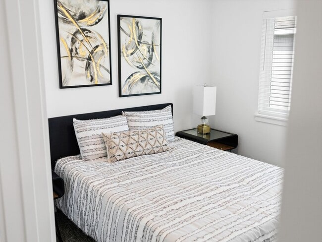 Building Photo - $500 OFF FIRST MONTHS RENT! Brand New Town...