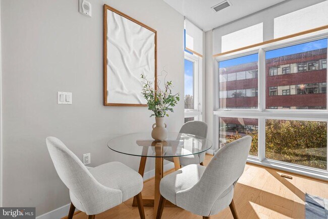 Building Photo - 646 H St NE