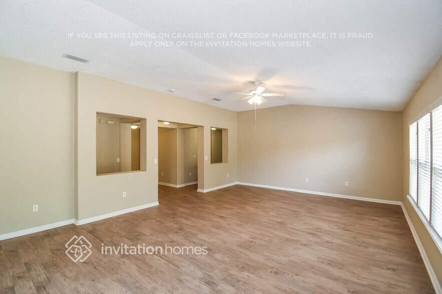 Building Photo - 11633 Brian Lakes Dr N