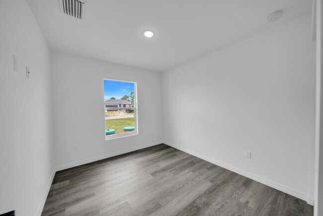 Building Photo - 382 McArthur Blvd