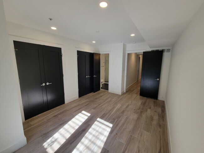 Building Photo - 724 Taylor St NW