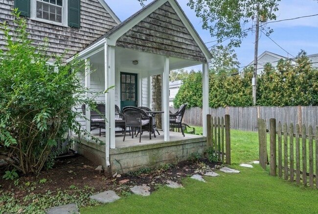 Building Photo - 24 Hereford Rd