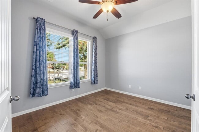 Building Photo - 2508 Hilltop Divide Ln