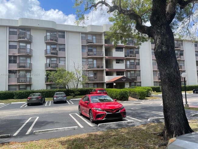 Building Photo - 2771 Riverside Dr