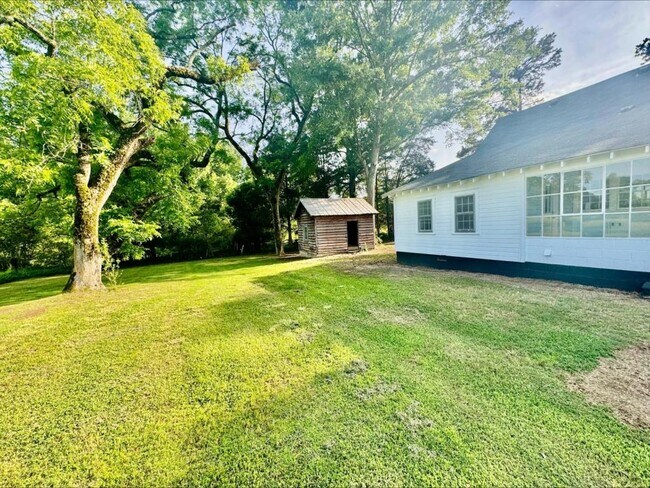 Building Photo - 23504 US-221