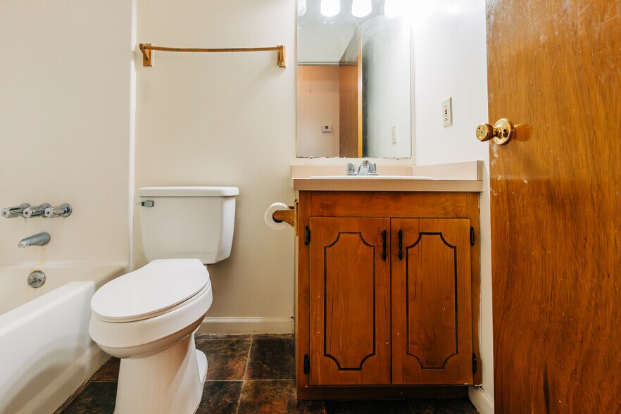 Building Photo - 1202 Douglas MacArthur St