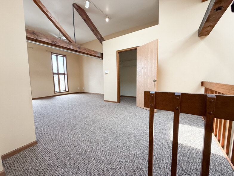 Building Photo - 123 3rd St