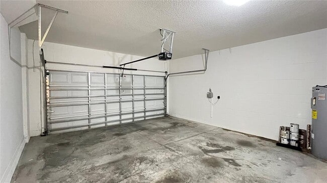 Building Photo - 3840 Ryegrass St