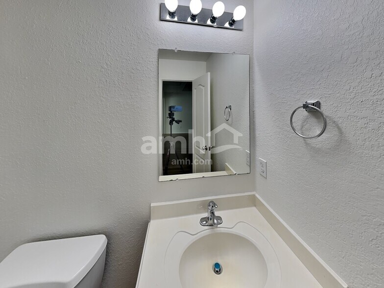 Building Photo - 1143 Desert Willow Ln
