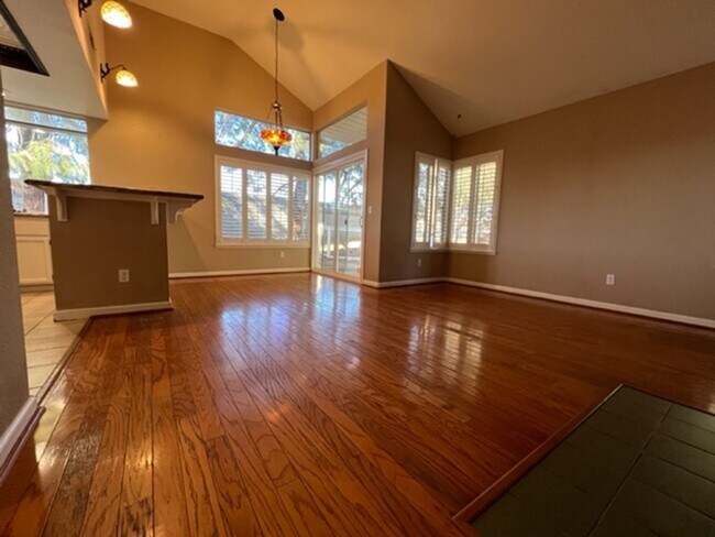 Building Photo - Charming 3 Bedroom 2 Bath with Large Backyard on Corner lot