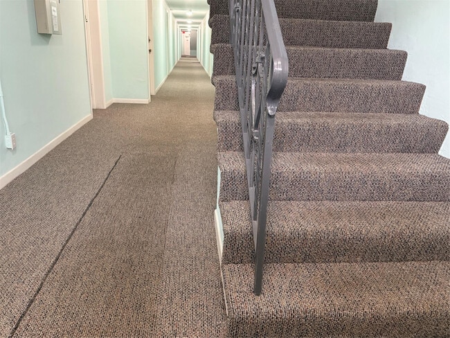 Building Photo - 412 S Cypress Rd