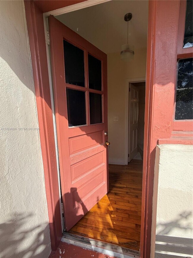 Building Photo - 1550 Jefferson Ave