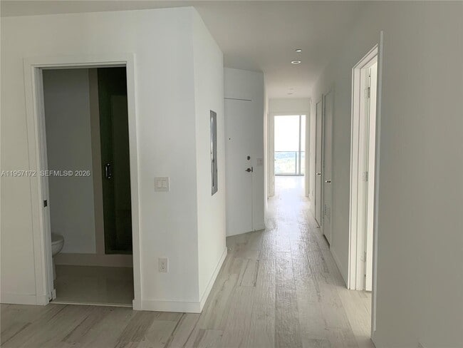 Building Photo - 480 NE 31st St