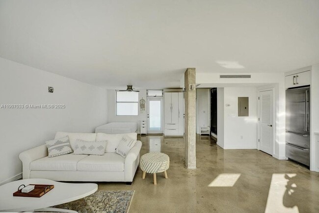 Building Photo - 301 Ocean Dr